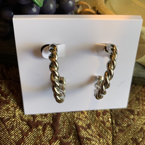 Authentic White rhodium plated stainless steel twisted hoop earrings - Picture 6 of 6